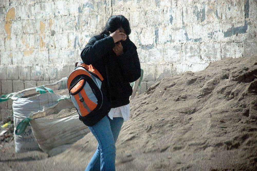 Fuertes r�fagas de viento sacuden la ciudad con velocidades superiores a 100 km/h