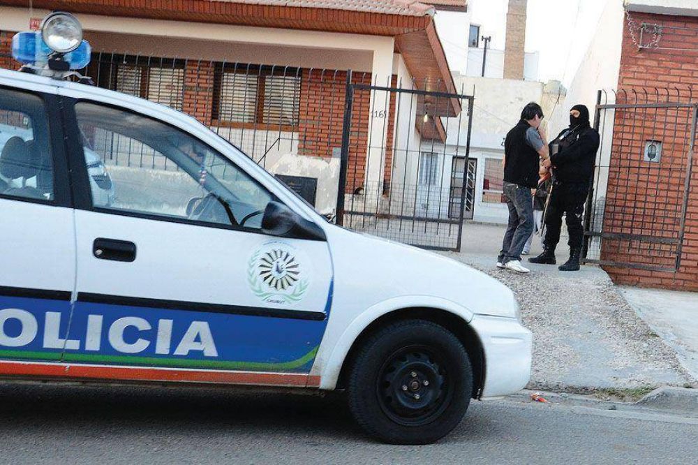 Identifican a los autores del robo de $ 170.000 a la mujer que iba a depositar en un banco c�ntrico