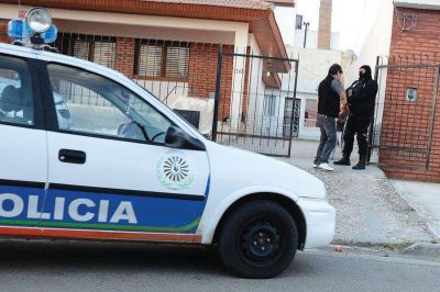 Identifican a los autores del robo de $ 170.000 a la mujer que iba a depositar en un banco c�ntrico