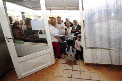 Inauguran dos j�venes empresas