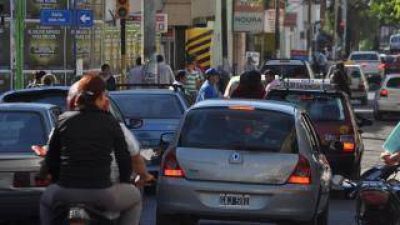 Caos vehicular en el microcentro por protestas simult�neas