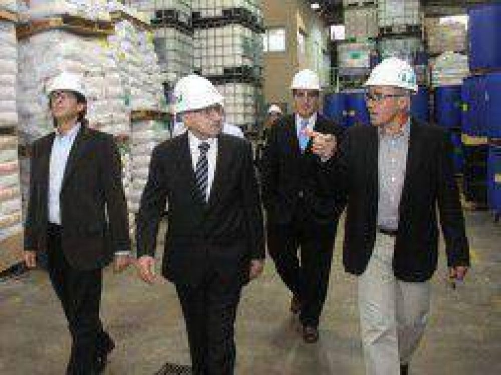 Florencio Varela: Intendente Pereyra visit� empresa de productos qu�micos