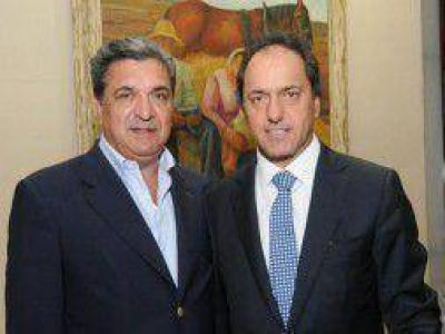 Tras duras cr�ticas, Scioli recibi� a Slezack por el temporal en Berisso