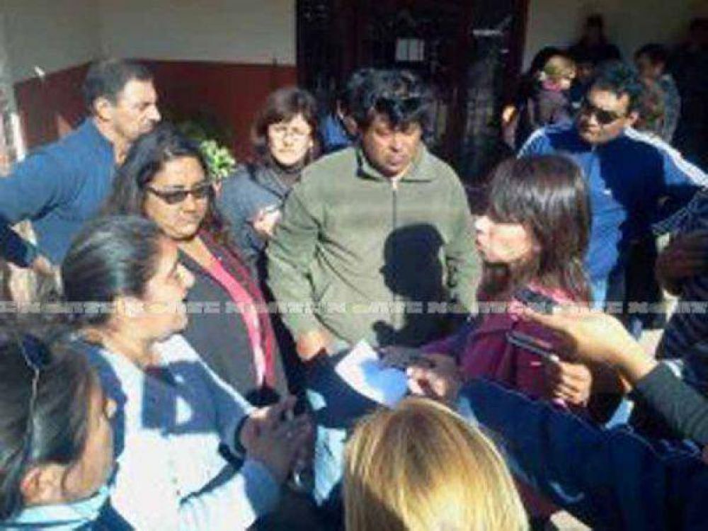 Tensi�n en Castelli por la toma de escuelas y la Regional Educativa