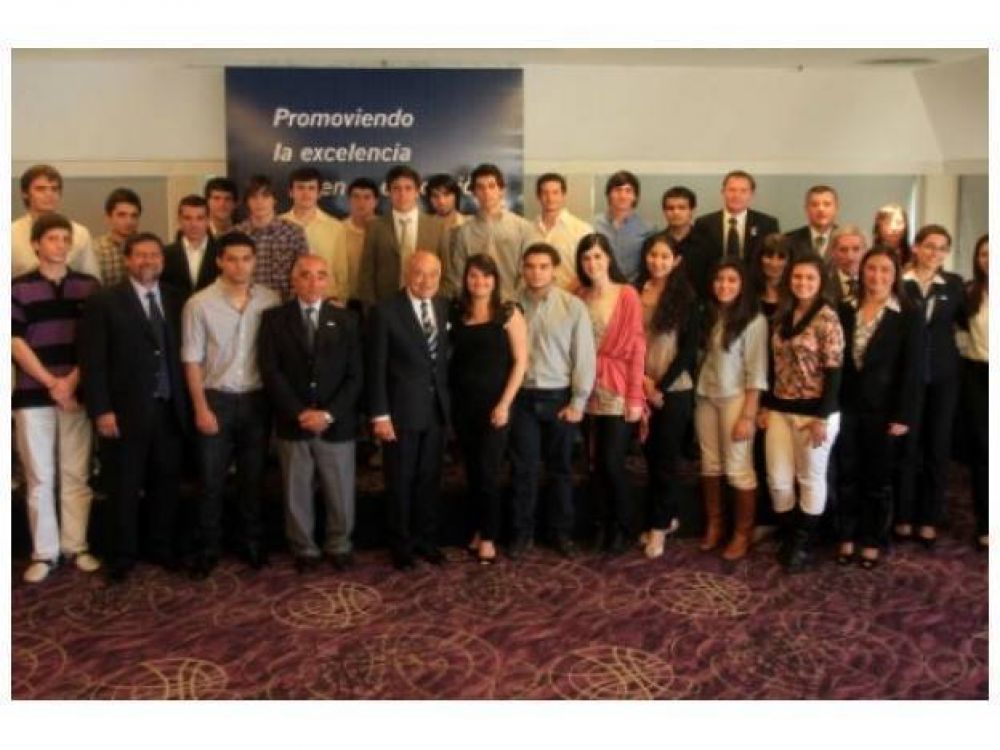 Fundaci�n Nuevo Banco de Entre R�os entreg� 43 becas universitarias