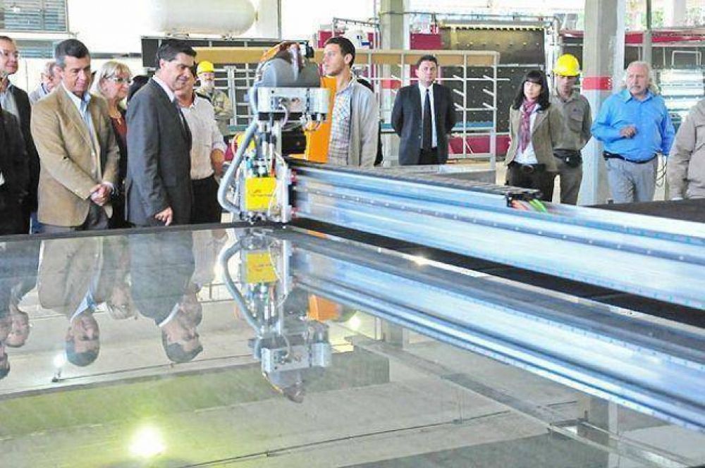 Inauguraron una f�brica de vidrios y destacaron al empresariado local