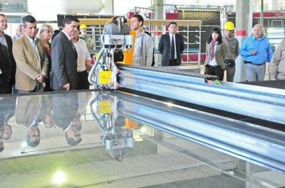 Inauguraron una f�brica de vidrios y destacaron al empresariado local