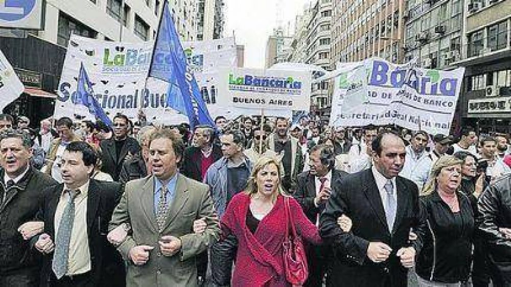 Marplatenses en la marcha de los trabajadores Bancarios en la City porte�a