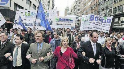 Marplatenses en la marcha de los trabajadores Bancarios en la City porte�a