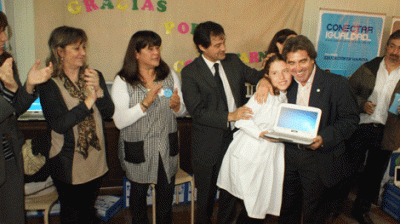 Anses entreg� ayer otras 90 computadoras en la Escuela Especial 503 