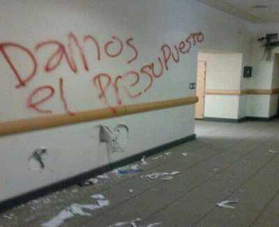 Roturas y pintadas en el Consejo Escolar durante marcha de alumnos