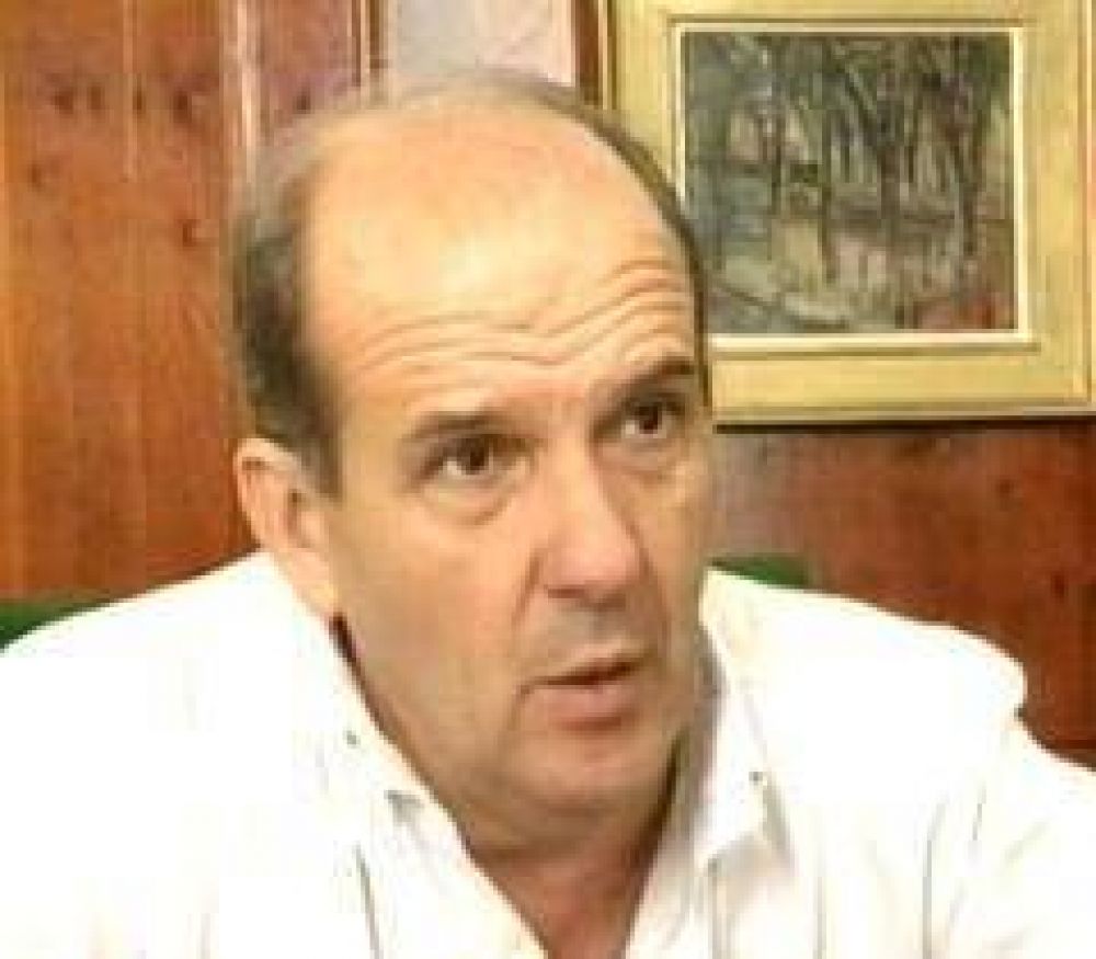 Zurro: �No soy chorro, vivo de mi sueldo"
