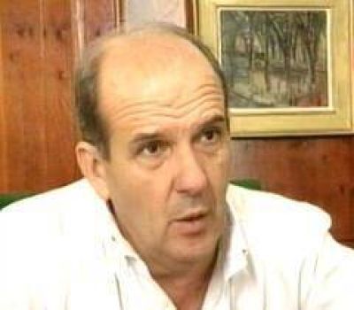 Zurro: �No soy chorro, vivo de mi sueldo"