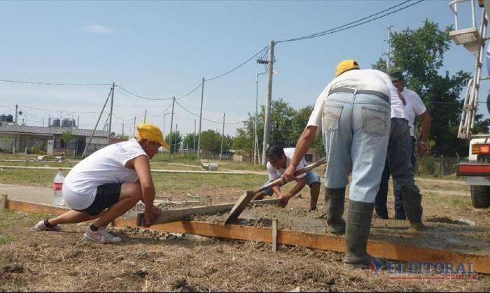 Curuz�: cooperativas har�n veredas y un play�n deportivo tras convenio con Naci�n