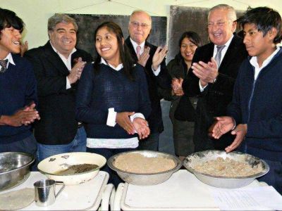 El gobernador festej� ayer con los lavadores de oro pune�os