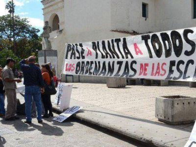Ordenanzas de escuelas, indignados con el Gobierno