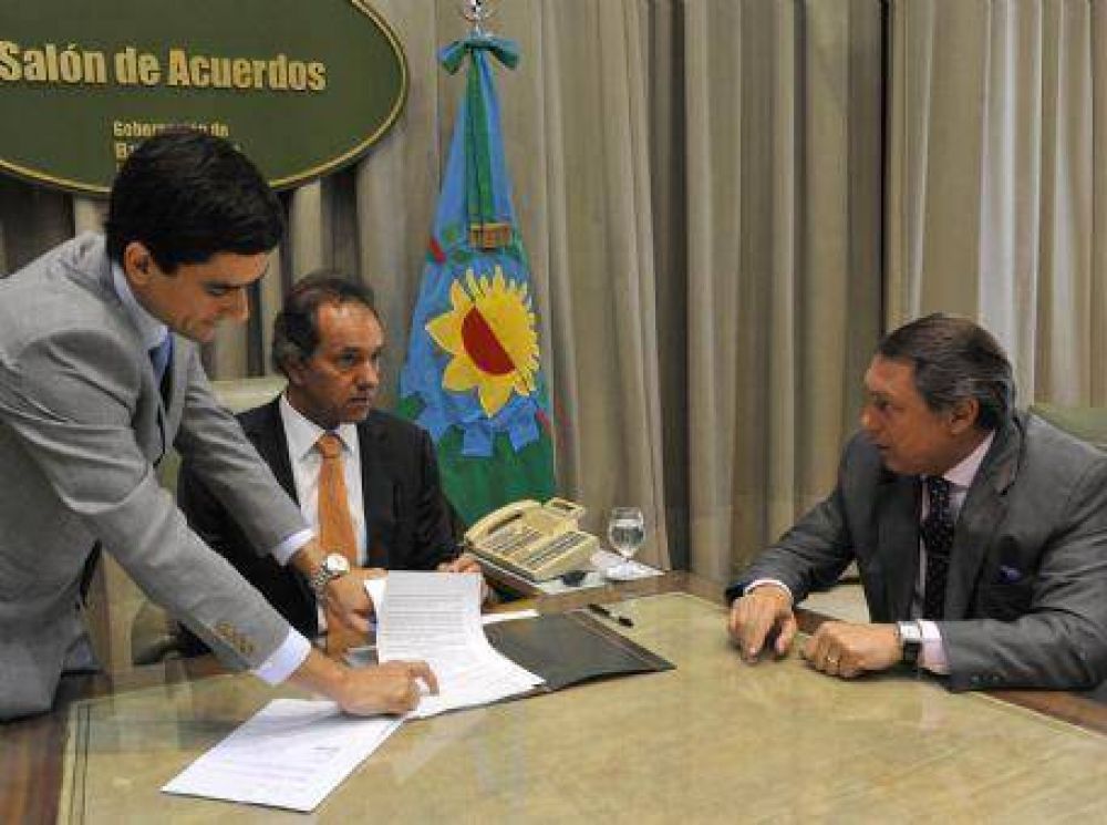 Scioli firm� proyectos de pacificaci�n