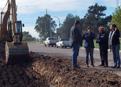 Iniciaron obras de pavimentaci�n en Hinojo