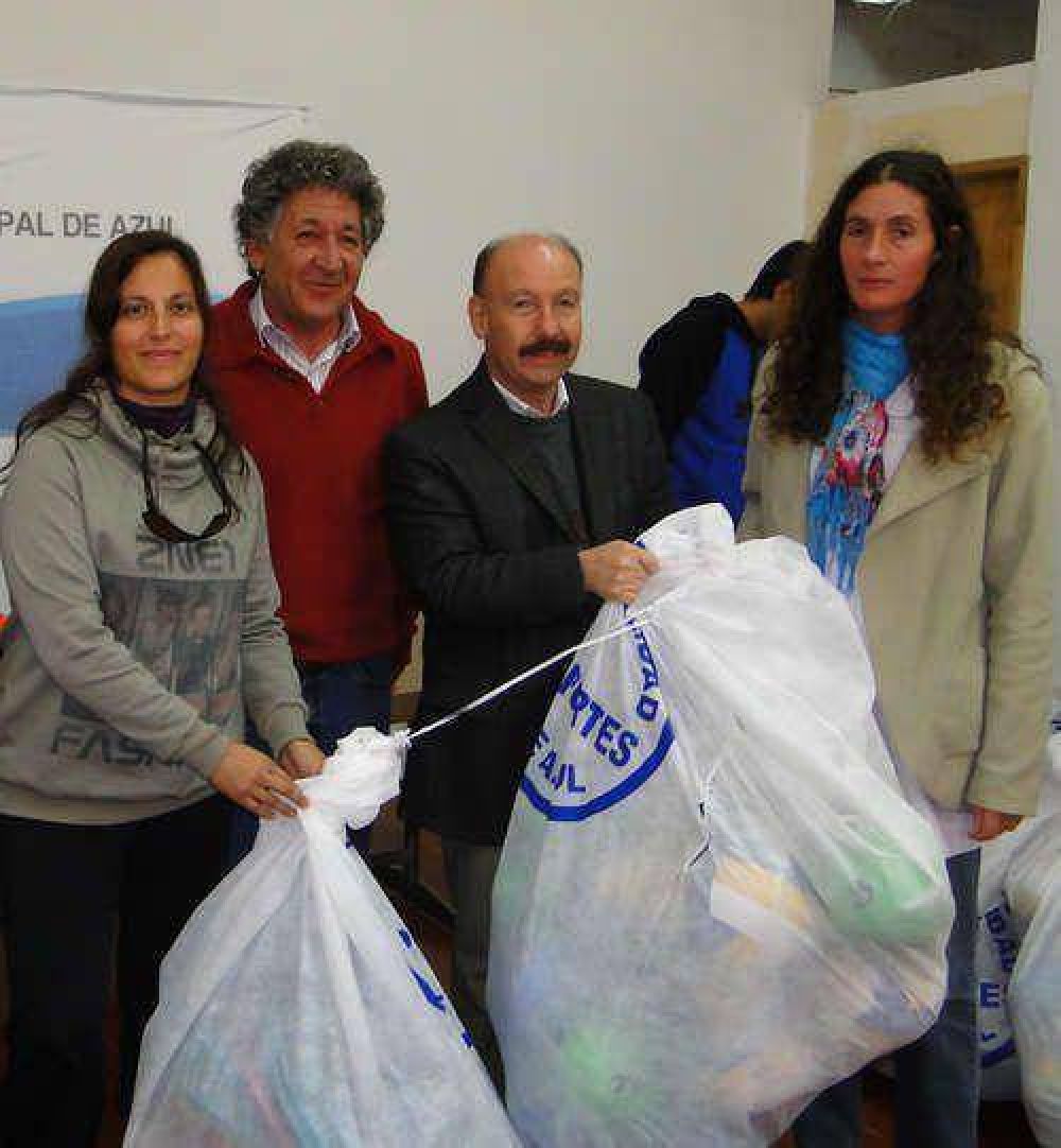ENTREGA DE ELEMENTOS DEPORTIVOS A ESCUELAS PRIMARIAS