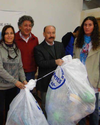 ENTREGA DE ELEMENTOS DEPORTIVOS A ESCUELAS PRIMARIAS