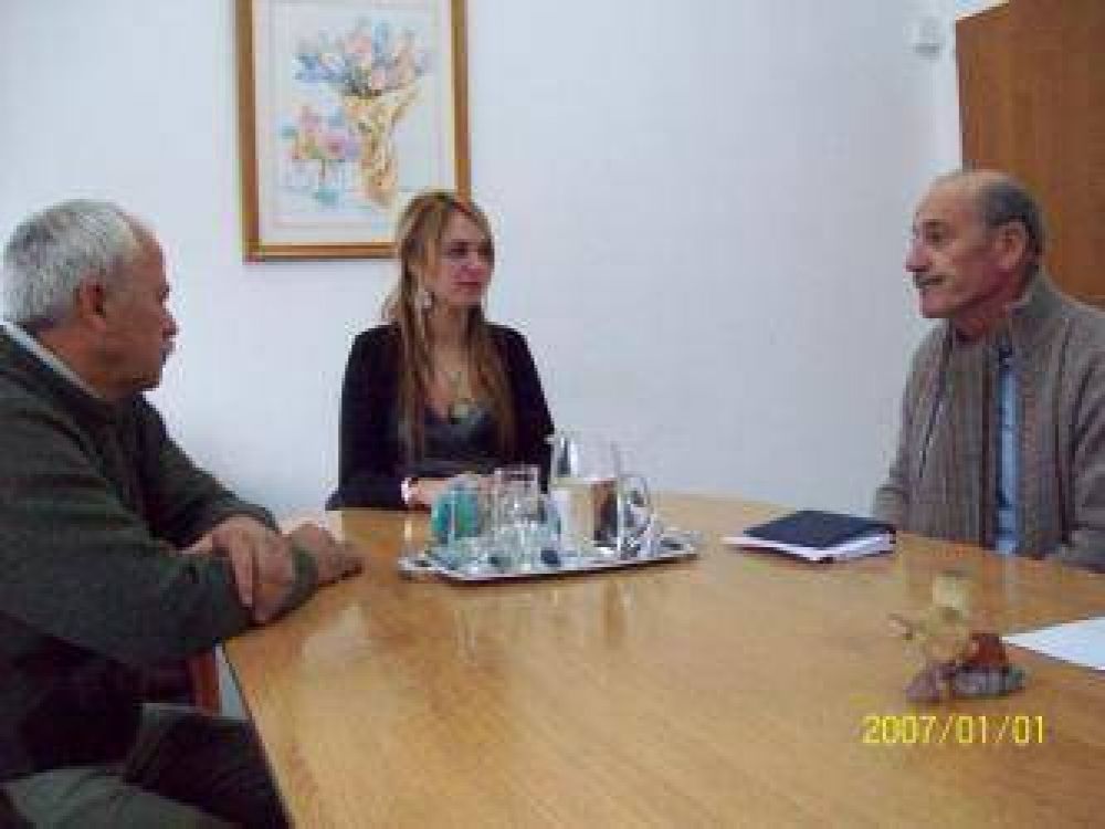 Nadina D�az atiende a trabajadores del Estado preocupados por la falta de reglamentaci�n de la Ley 4640