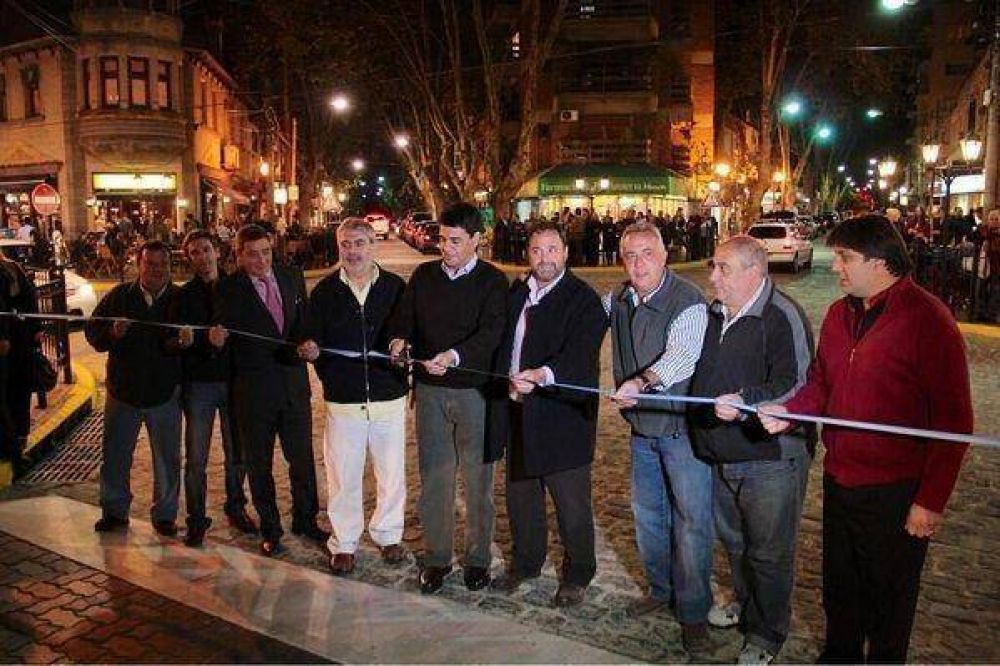 Se inaugur� el remodelado centro comercial del bajo en Vicente L�pez