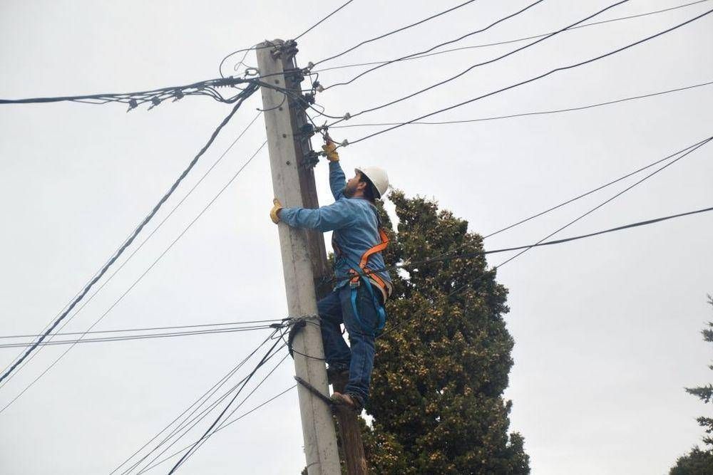 Siguen descolgando "ilegales" del sistema el�ctrico
