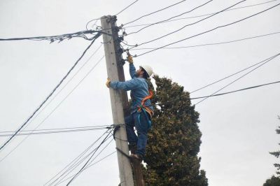 Siguen descolgando "ilegales" del sistema el�ctrico