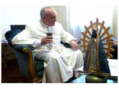 Aseguran que la imagen de la Virgen del Luj�n que posee el Papa Francisco fue fabricada en Larroque