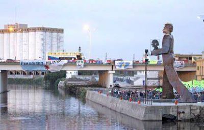 Inauguraron el �Coloso de Avellaneda� en homenaje a los �descamisados�
