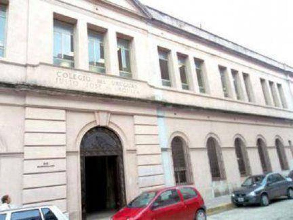 La rectora del Colegio Nacional de Concepci�n del Uruguay enfrenta cinco sumarios 