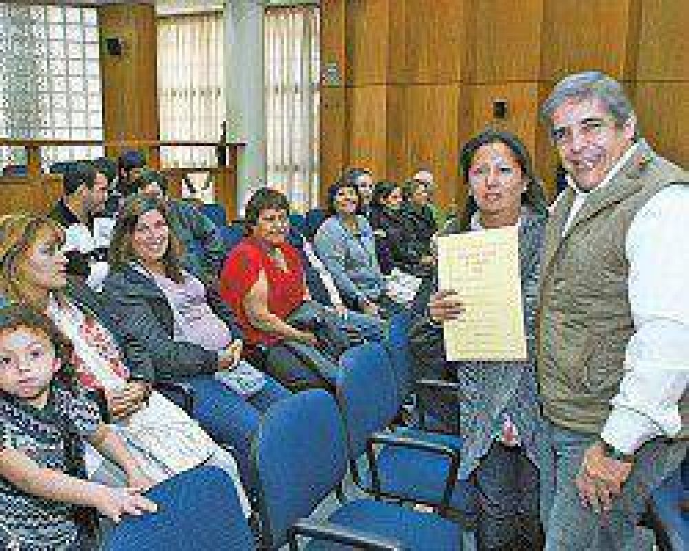 Entregaron 54 escrituras a distintas familias sanjuaninas