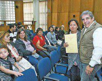 Entregaron 54 escrituras a distintas familias sanjuaninas