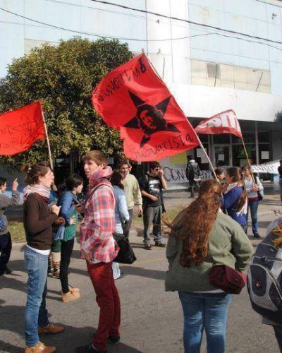 Toma del Consejo Escolar: �Minoridad nos amenaz� con hacernos desalojar por la polic�a�