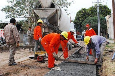 Anuncian licitaciones para obras en distintos barrios de la Capital
