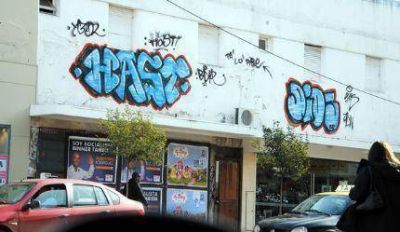 Lucchesi redobla la apuesta: Propone multar y arrestar a quienes ensucien paredes con sus pintadas