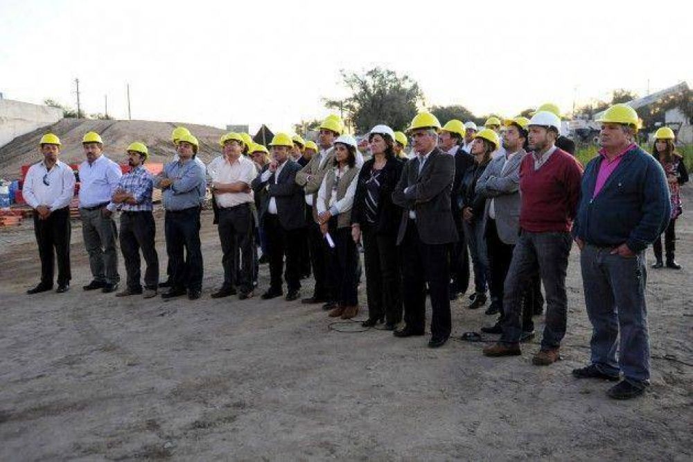 El vicegobernador visit� la obra del nuevo Puente Colgante La Pedrera