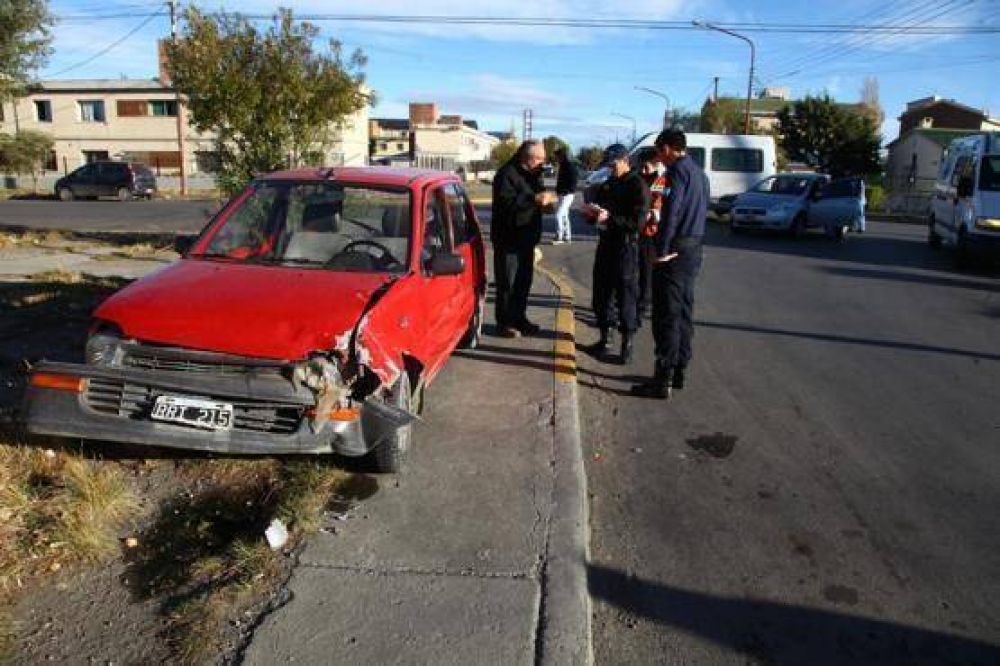 Dos personas heridas tras fuerte choque