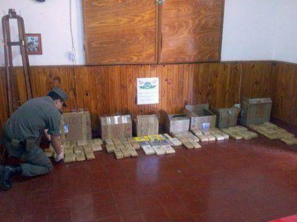 Perra gendarme detecta 10 kilos de coca�na que eran trasladados de Misiones a Buenos Aires
