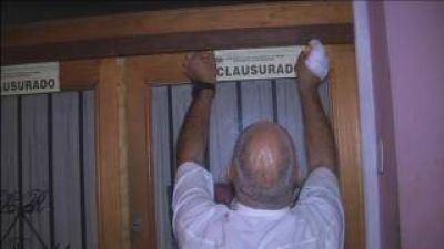 Clausuran locales por incumplir normas municipales