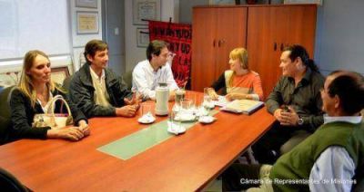 Analizan resoluci�n de diferencias de l�mites geogr�ficos entre Montecarlo y Caraguatay