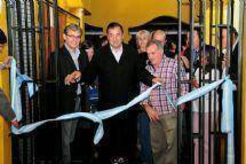 Miguel Isa inaugur� oficialmente las obras del mercadito municipal �Evita�