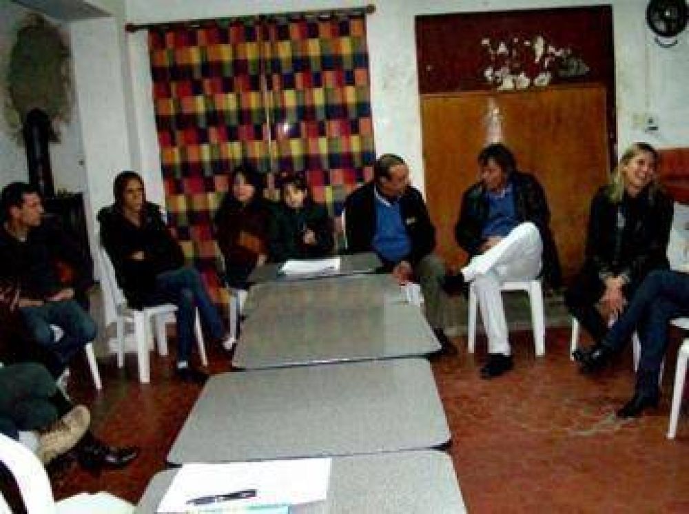 S�nchez se reuni� con vecinos del Barrio Country Zurita