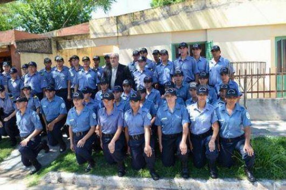 El gobernador Colombi ascendi� a casi 1.700 efectivos de Seguridad