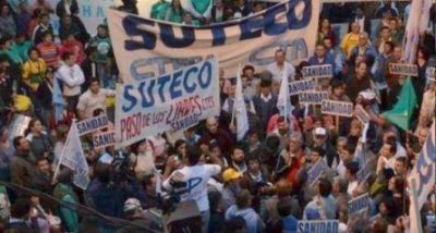 Docentes avanzan en pol�mico paro