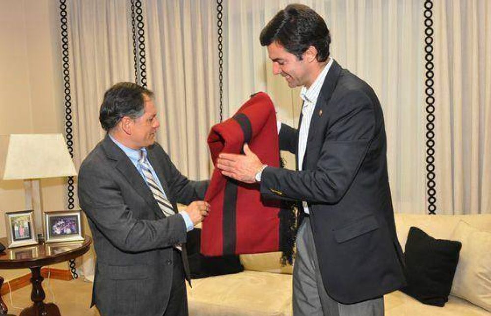 El Gobernador Urtrubey recibi� al Intendente de Antofagasta, Chile