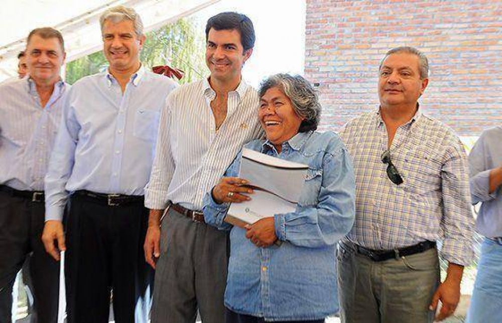 M�s de 100 familias cerrillanas accedieron a la titularizaci�n de sus terrenos