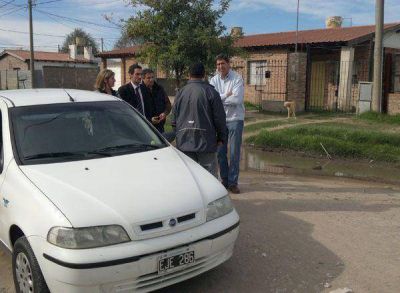 Crimen en Villa Rosas: el fiscal recorri� el sector donde balearon a Hualquilic�n