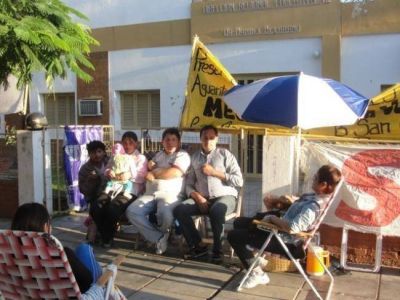 En S�enz Pe�a Sitech reclama con encadenados frente a la Regional VII