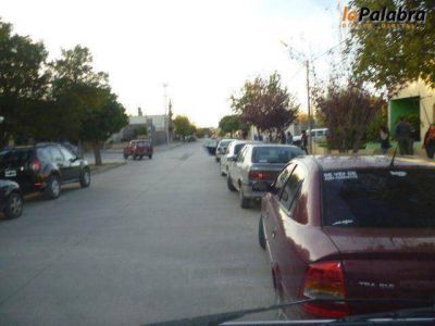 Quejas por el estacionamiento en las escuelas